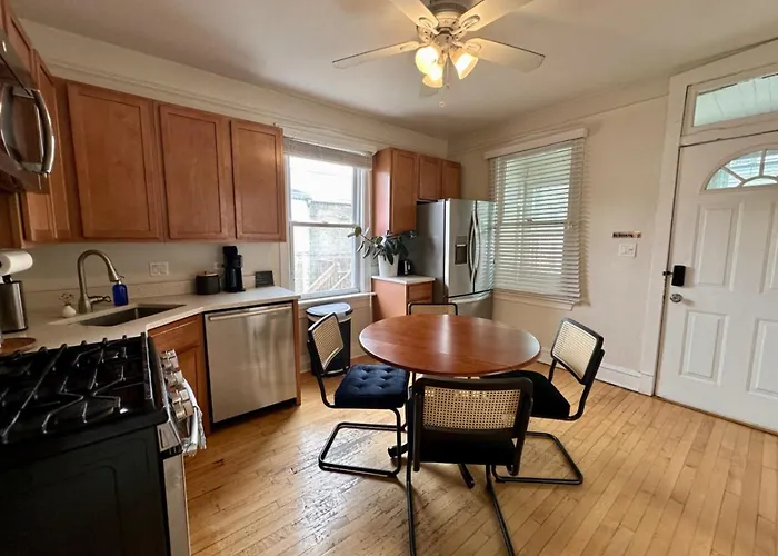 Apartment Sunlit In Lively Wicker-bucktown Chicago